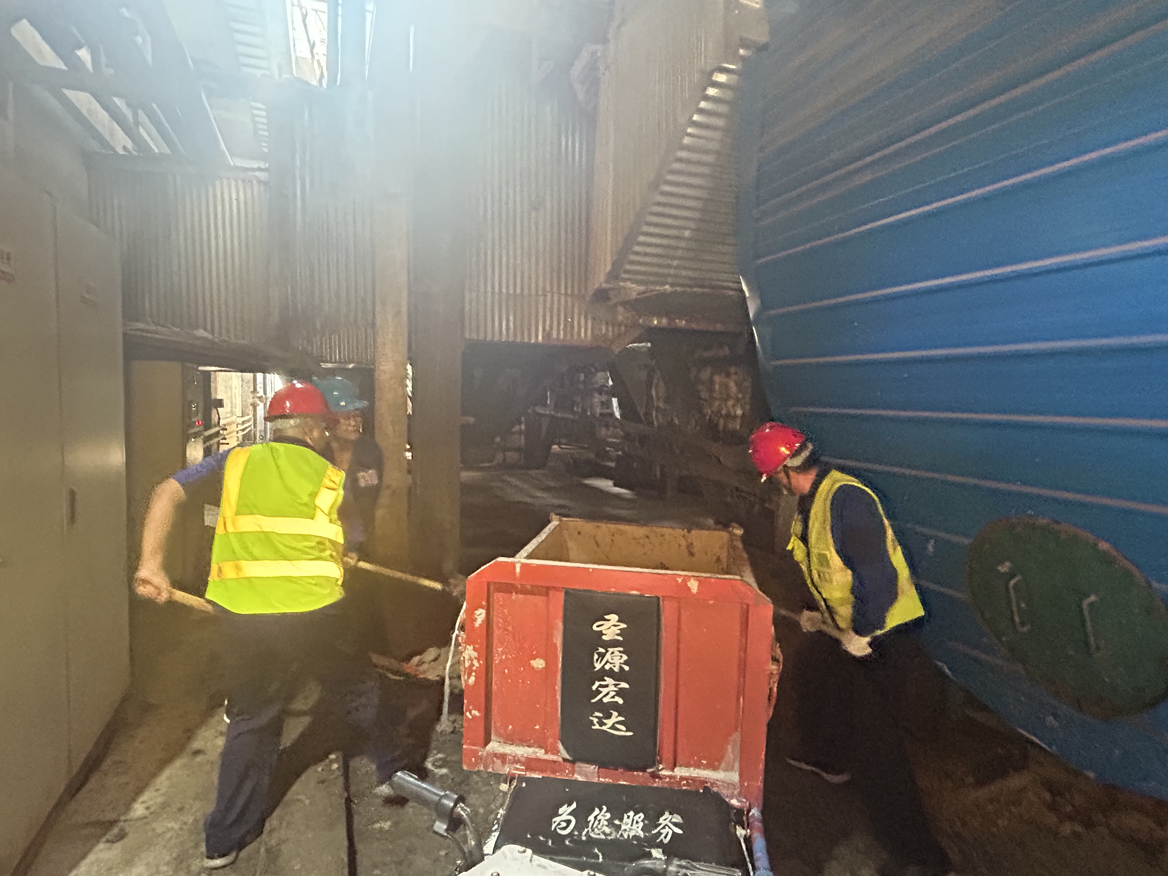 齊心協(xié)力 彰顯擔(dān)當(dāng) 平原漢源鍋爐零米清淤工作圓滿(mǎn)完成